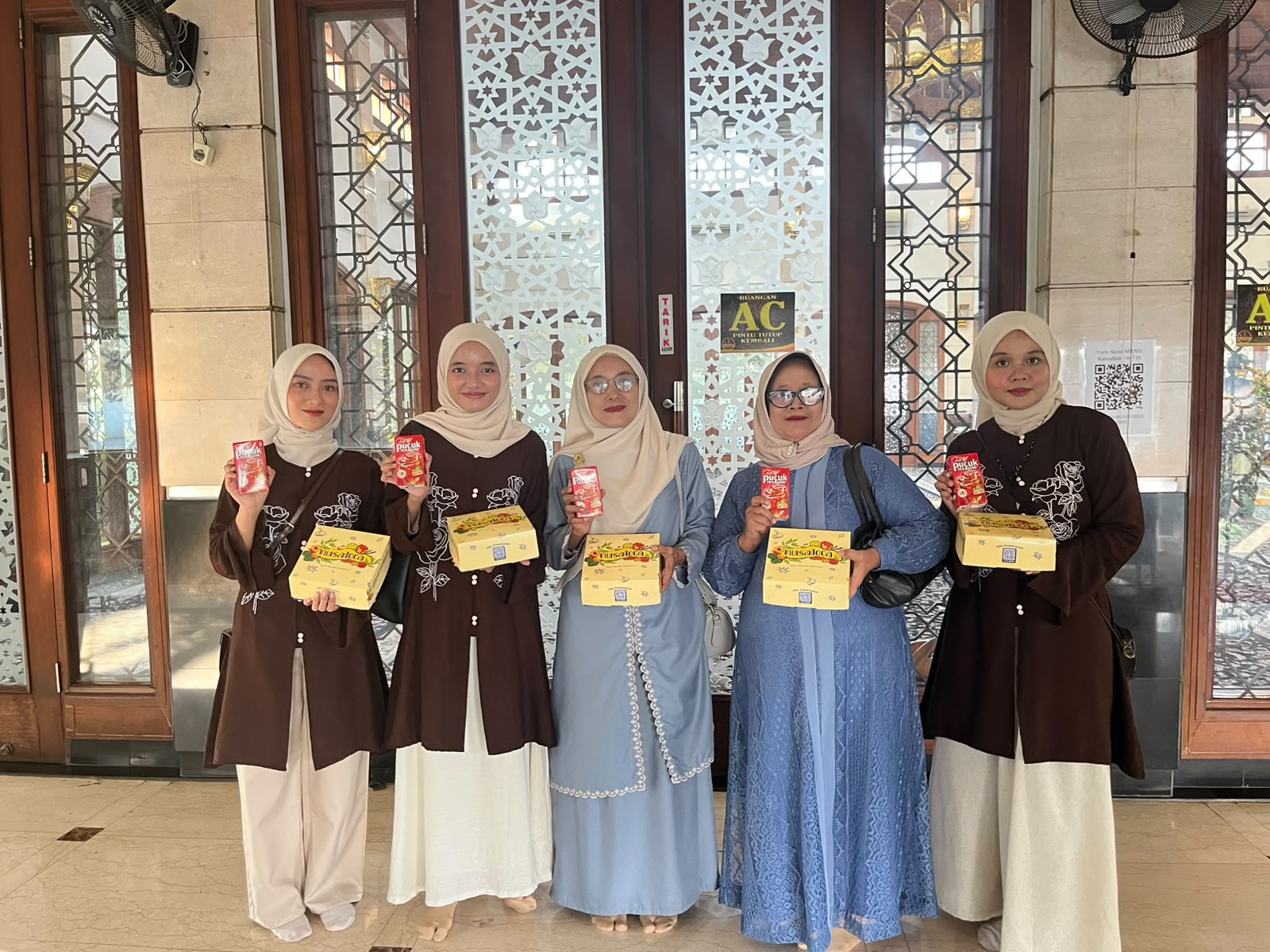 Tim Nusaloca di dapur